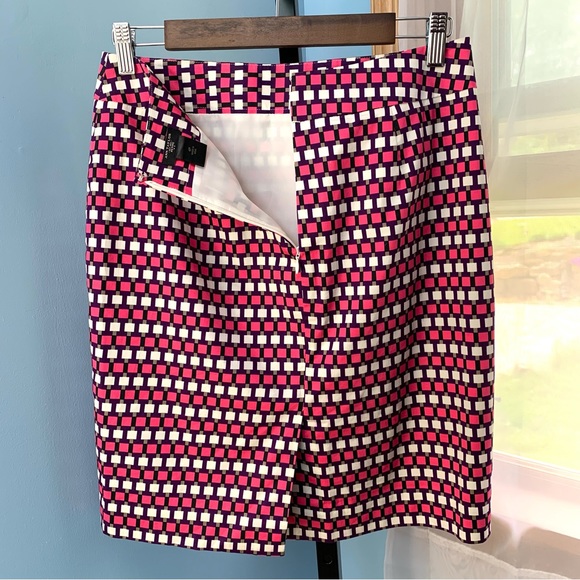Ann Taylor Pink and White Square Print Pencil Skirt Petite - Picture 5 of 7